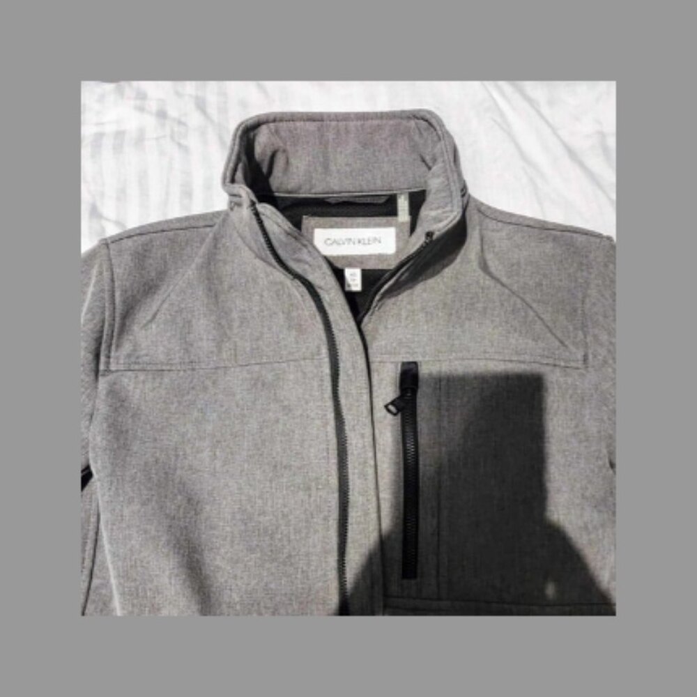 Like New! CALVIN KLEIN Infinite Stretch Soft Shell Jacket- XS- Lt. Grey Heather - Picture 2 of 5